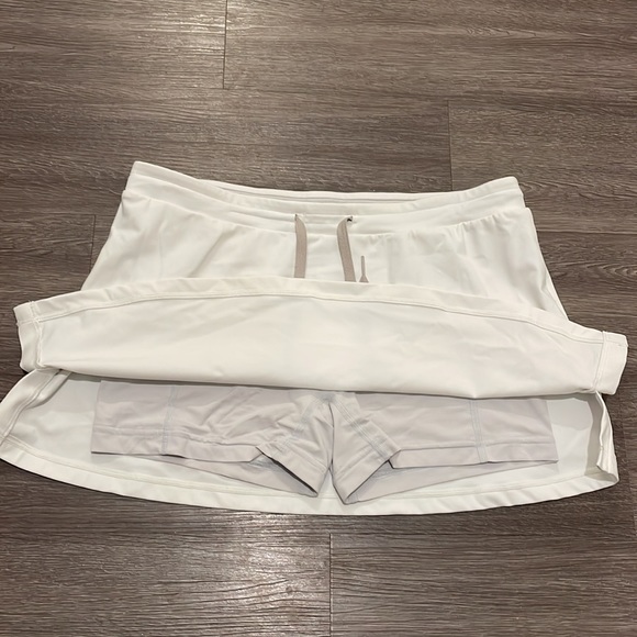 Outdoor Voices Skirt with built-in shorts - Picture 2 of 5